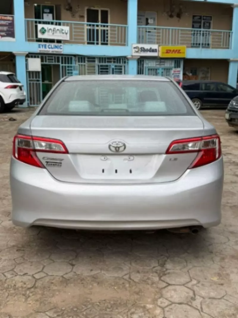 Toyota Camry   - 2013