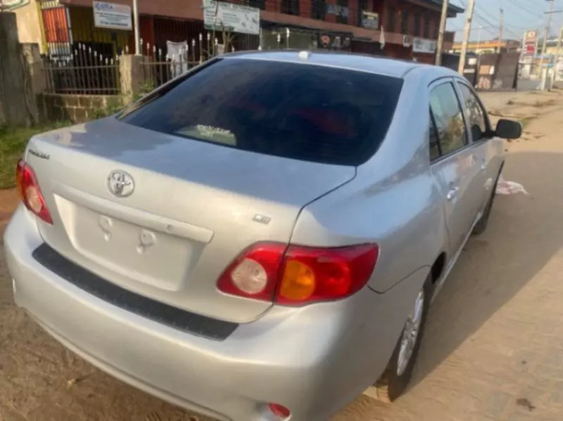 Toyota Corolla   - 2009