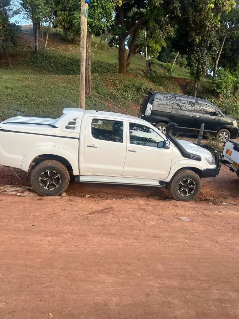 Toyota Hilux    - 2018