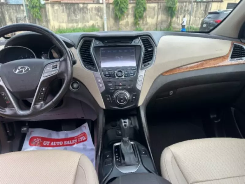 Hyundai Santa Fe   - 2013