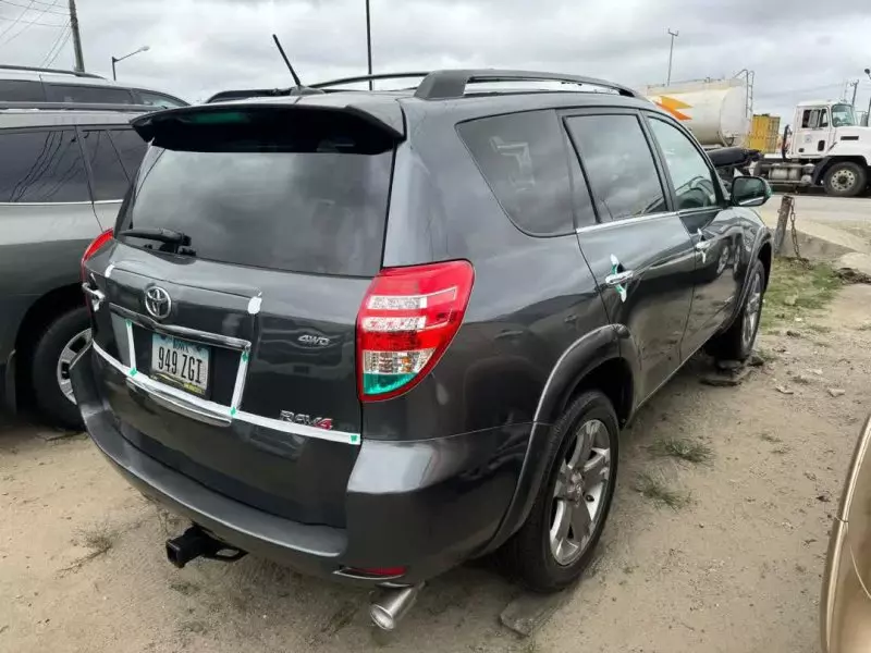 Toyota RAV 4   - 2011