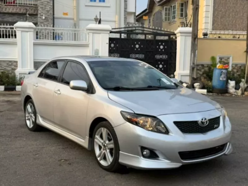 Toyota Corolla   - 2010