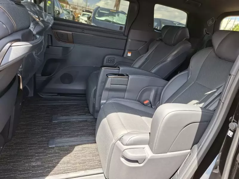 Toyota Alphard   - 2023