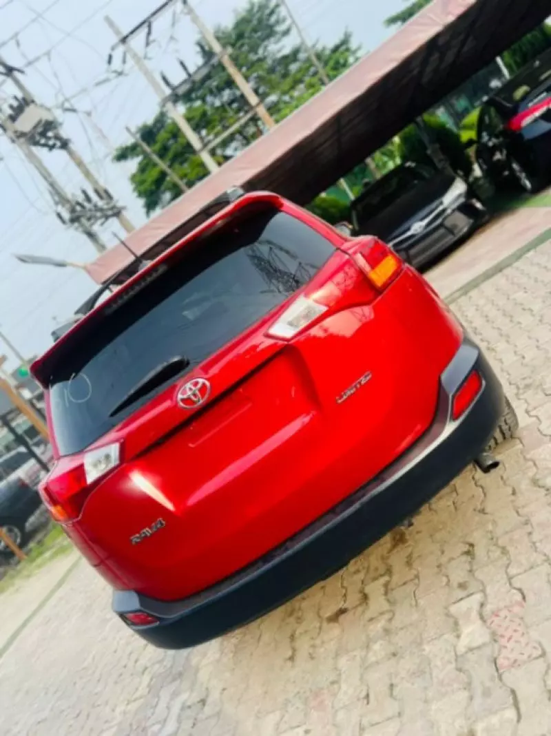 Toyota Camry   - 2018