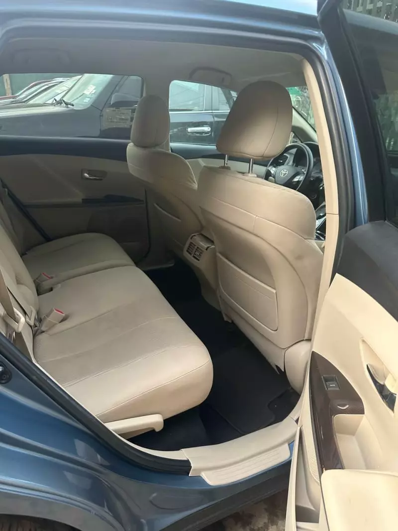 Toyota Venza   - 2011