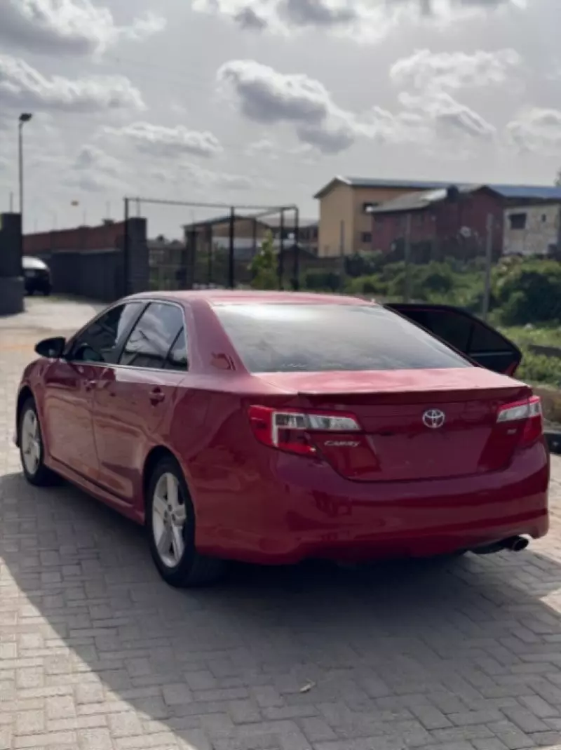 Toyota Camry   - 2013