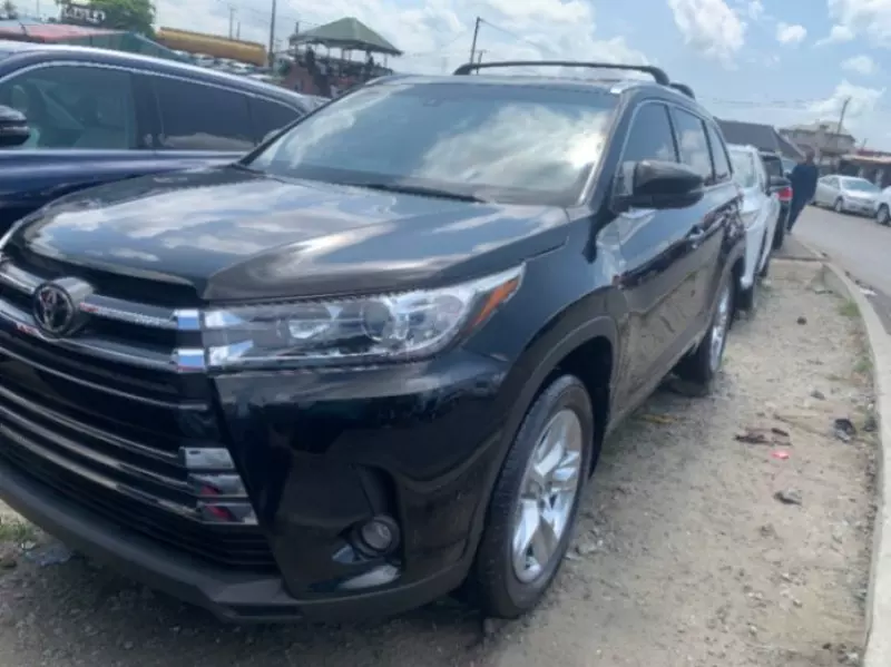Toyota Highlander   - 2014