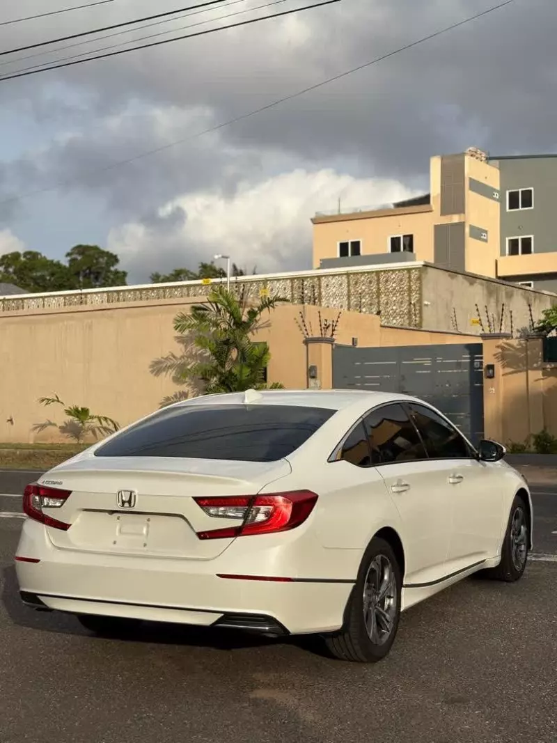 Honda Accord   - 2018