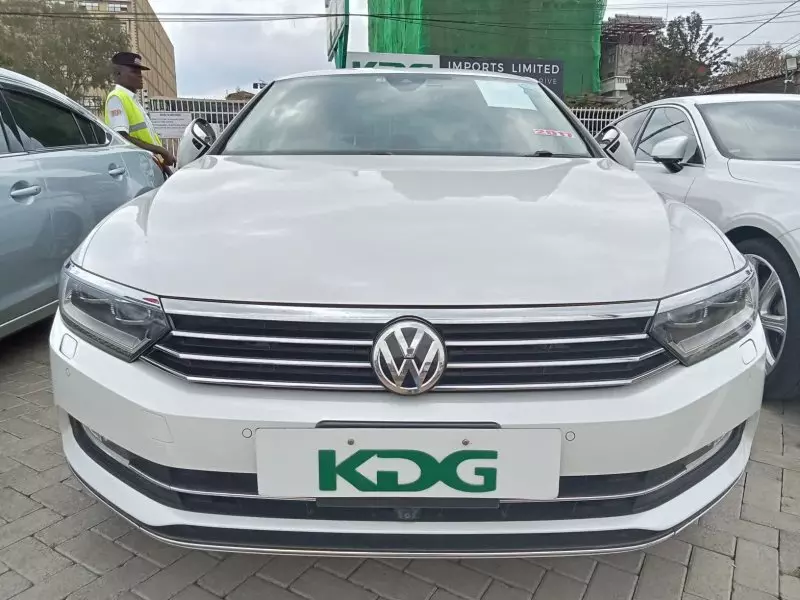 Volkswagen Passat   - 2017