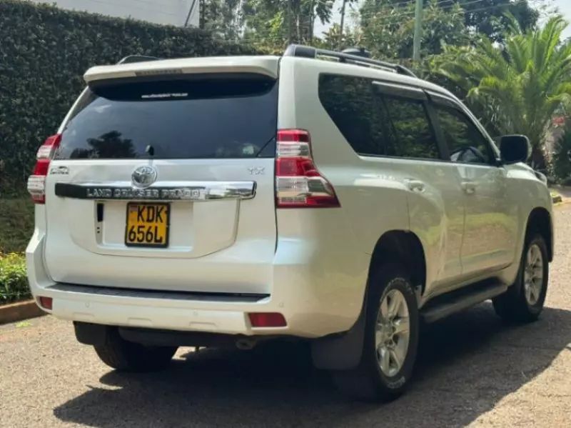 Toyota Landcruiser   - 2014