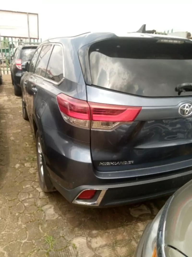 Toyota Highlander   - 2018