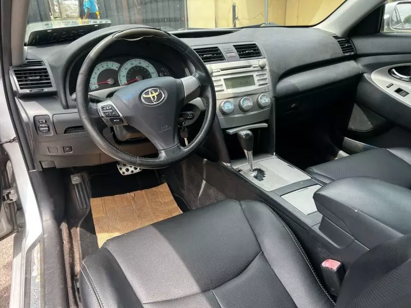 Toyota Camry   - 2010