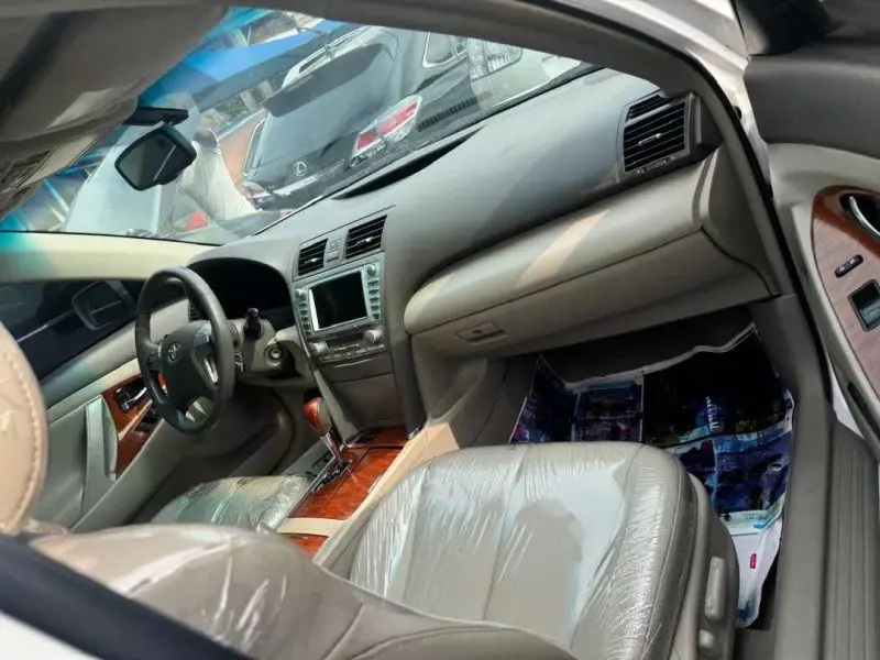 Toyota Camry   - 2011