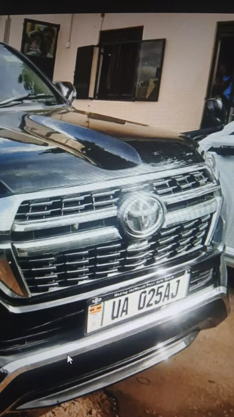 Toyota Land Cruiser V8   - 2012
