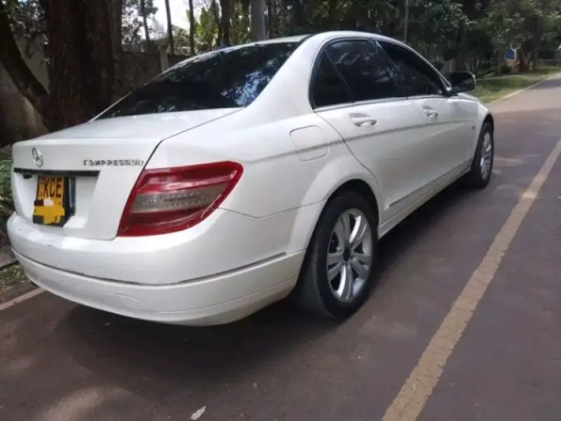 Mercedes-Benz C200   - 2010