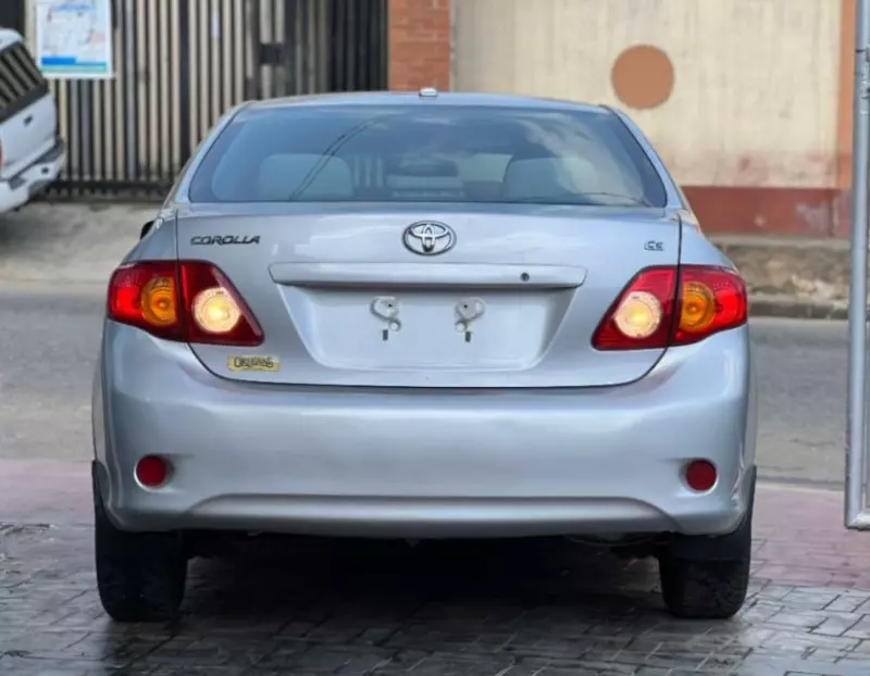 Toyota corolla   - 2010