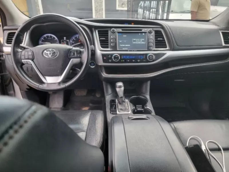 Toyota Highlander   - 2016