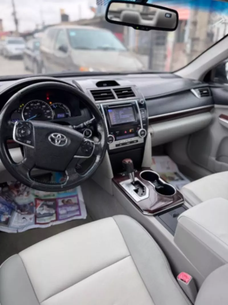 Toyota camry   - 2012