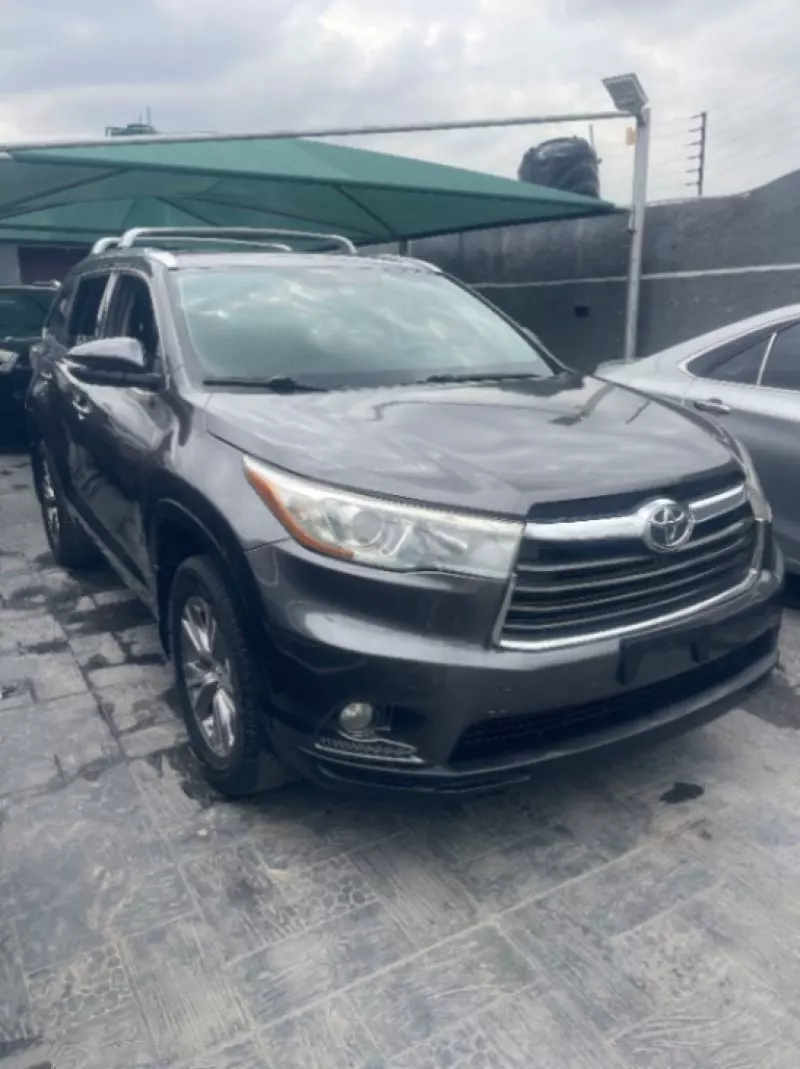 Toyota Highlander   - 2016