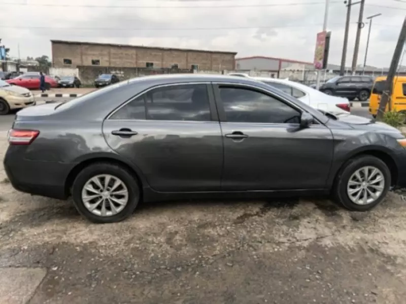Toyota Camry   - 2011