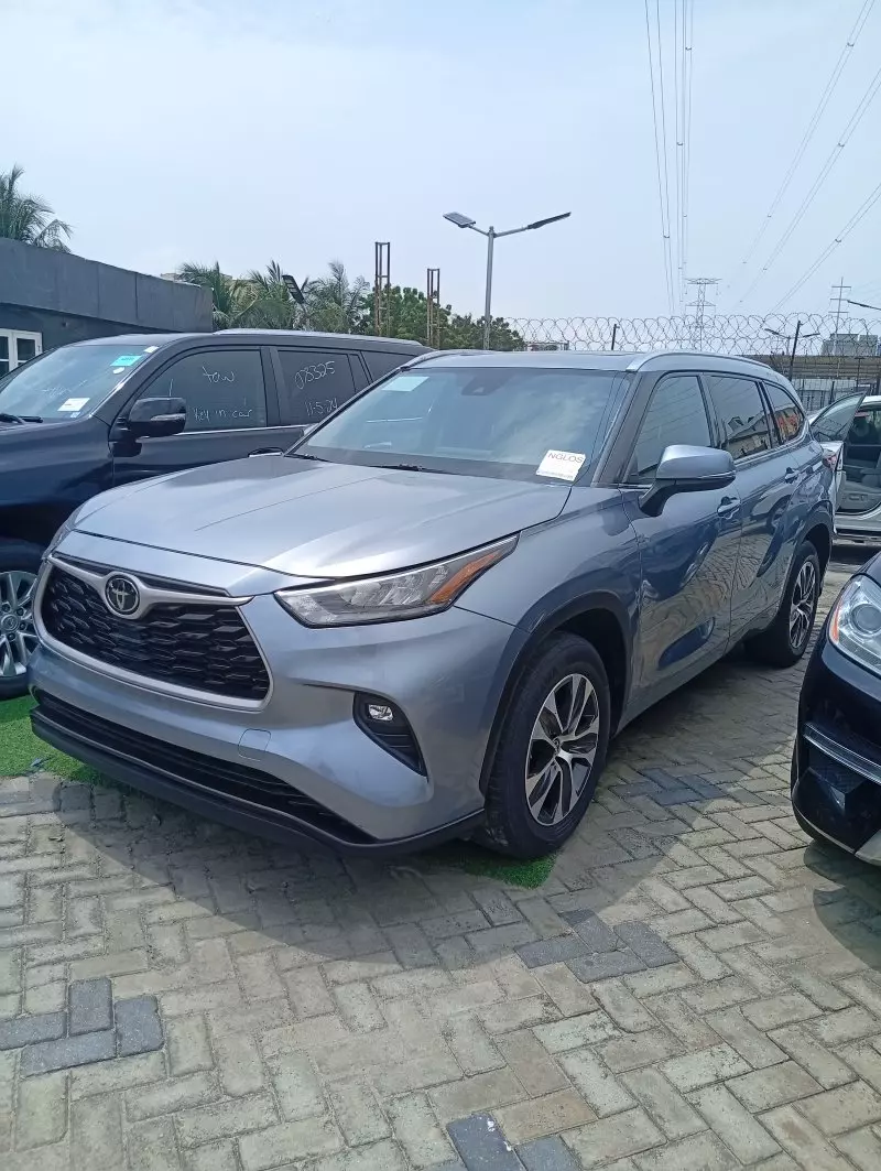 Toyota Highlander   - 2020