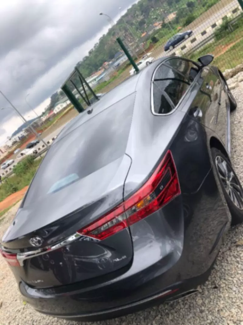 Toyota Avalon   - 2016