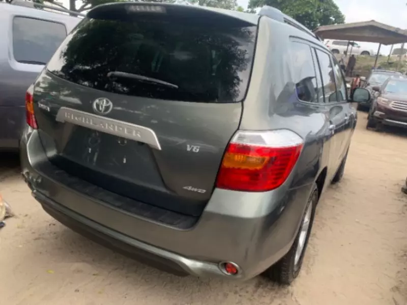 Toyota Highlander   - 2010