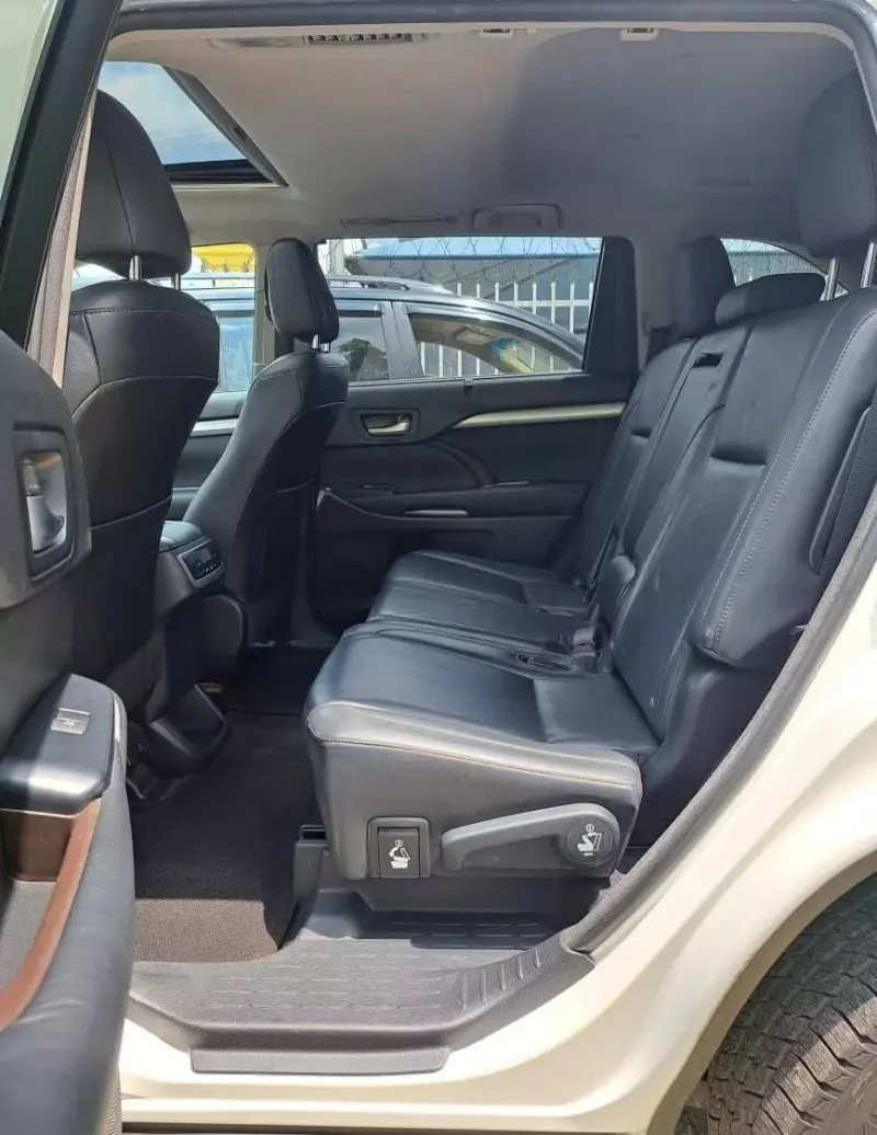Toyota Highlander   - 2015