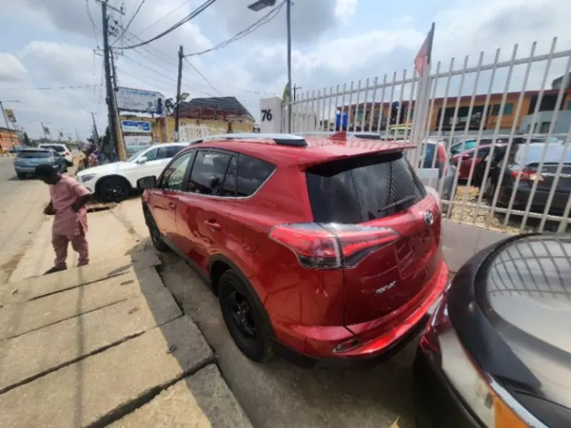 Toyota RAV 4   - 2016