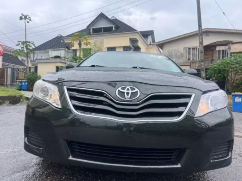 Toyota Camry   - 2010