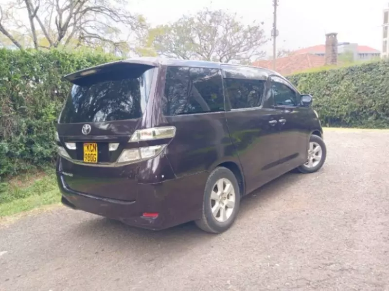 Toyota Vellfire    - 2010