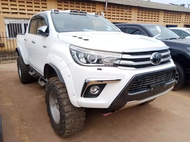 Toyota Hilux   - 2018
