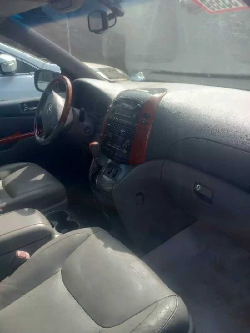 Toyota Sienna   - 2007