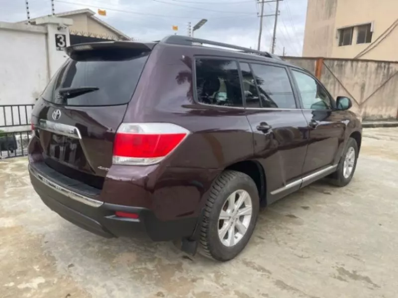 Toyota Highlander   - 2011