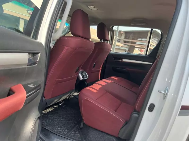 Toyota Hilux   - 2021