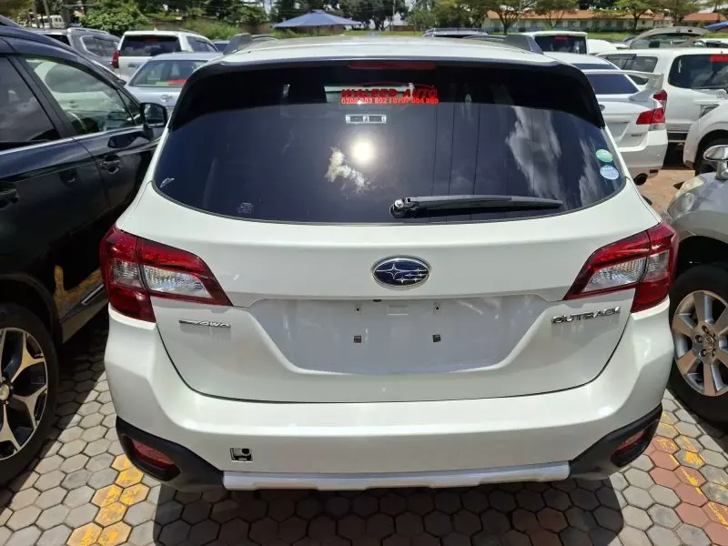 Subaru Outback   - 2016