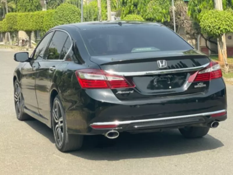 Honda Accord   - 2017