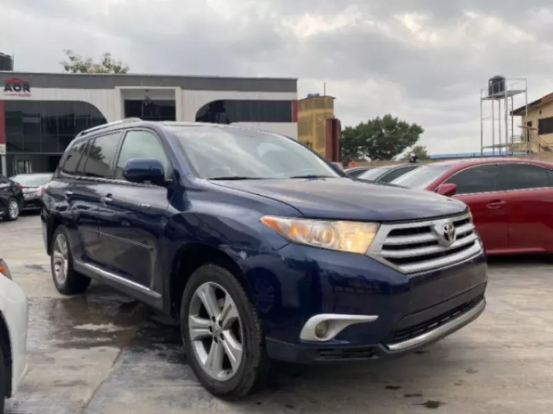 Toyota Highlander   - 2013