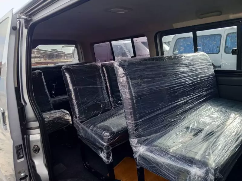 Toyota Hiace   - 2012