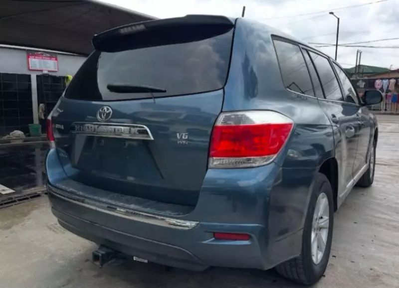 Toyota Highlander   - 2013