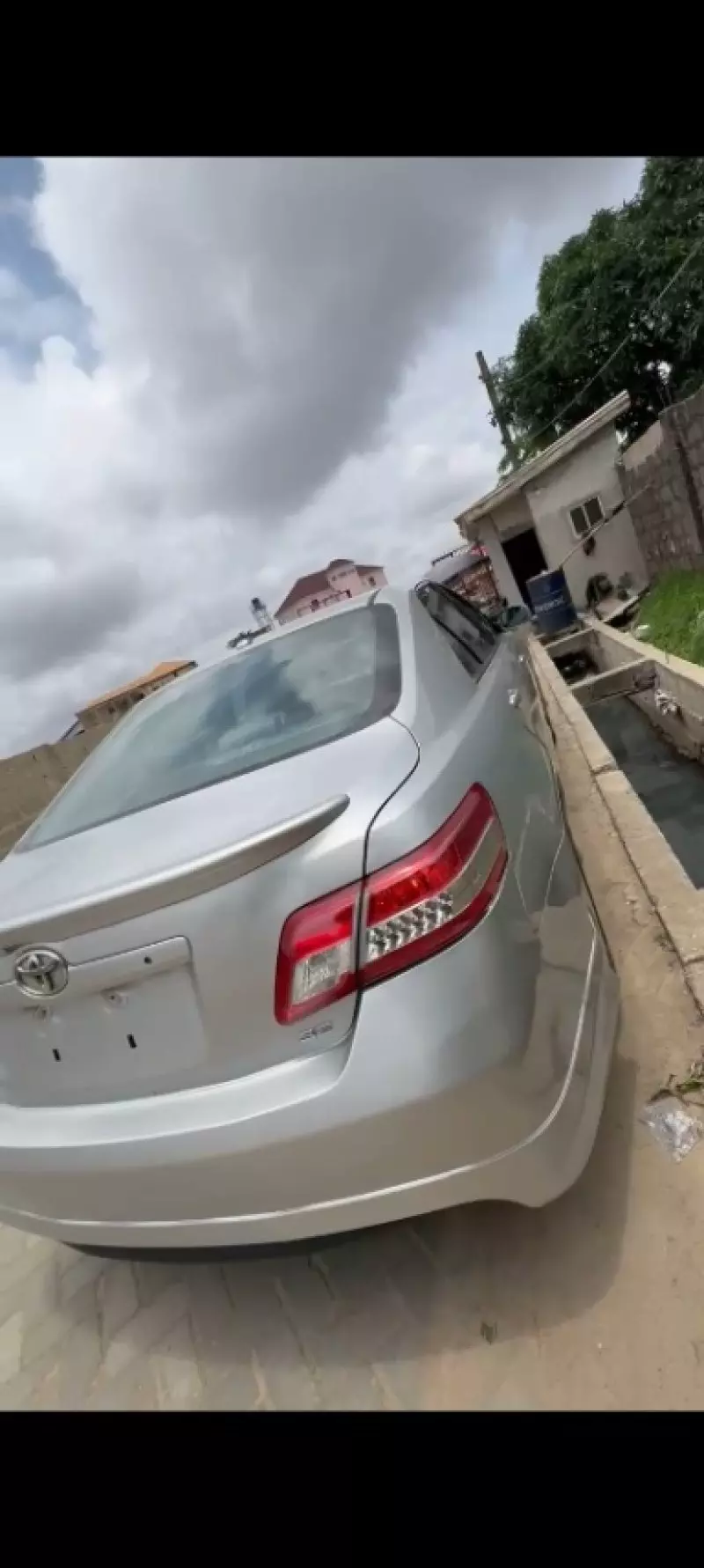 Toyota Camry   - 2010