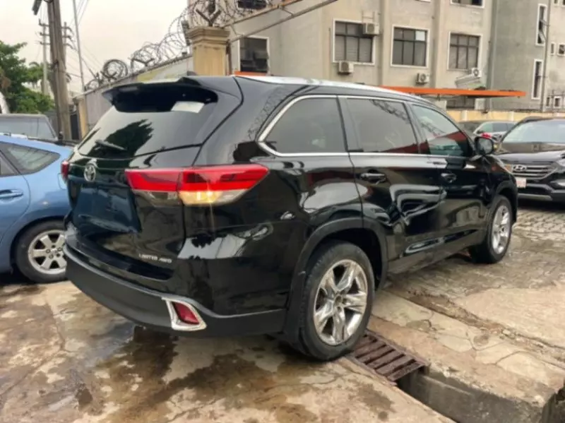 Toyota Highlander   - 2015