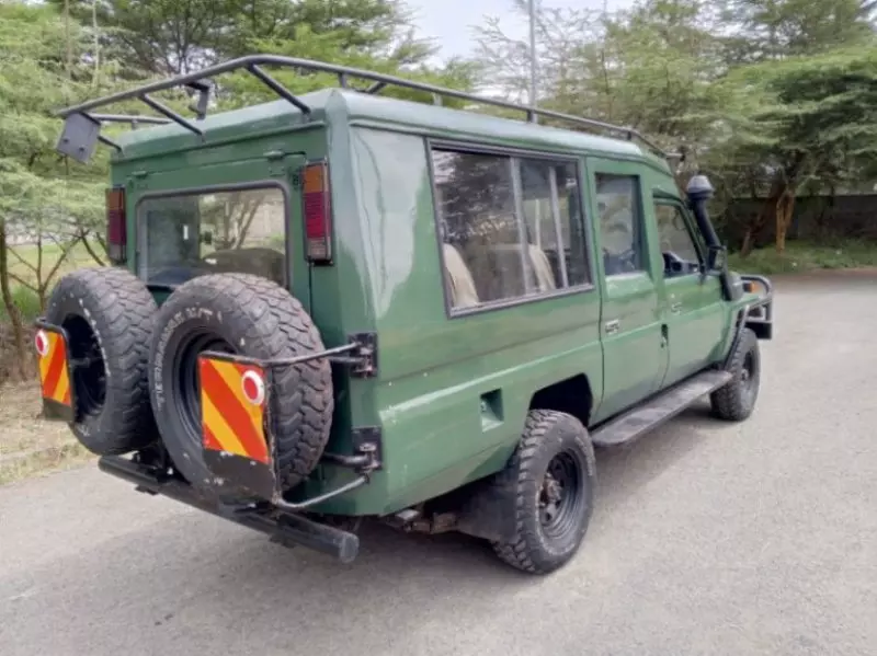 Toyota Land Cruiser   - 2006