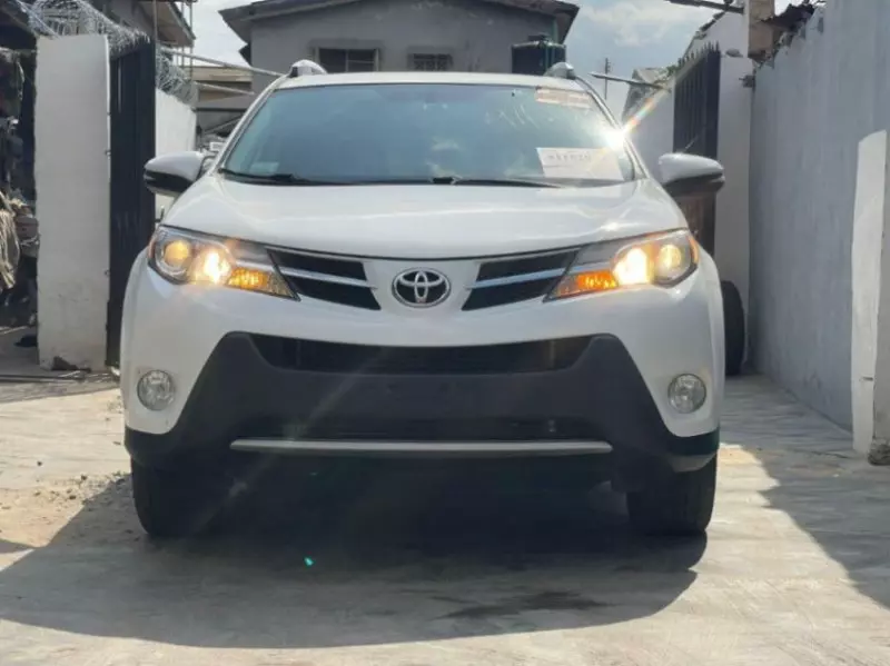 Toyota RAV 4   - 2015