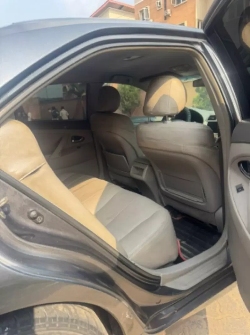 Toyota Camry   - 2011