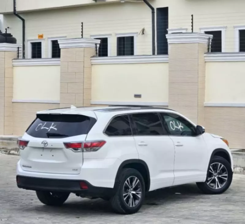 Toyota Highlander   - 2016