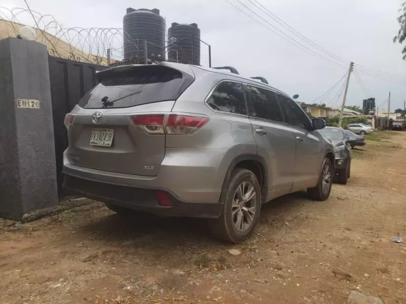 Toyota Highlander   -