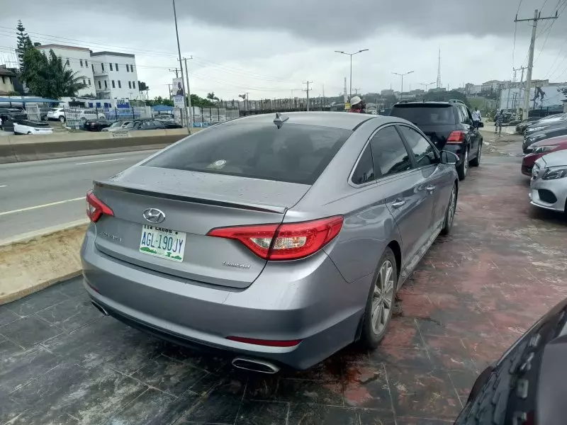 Hyundai Sonata   - 2016