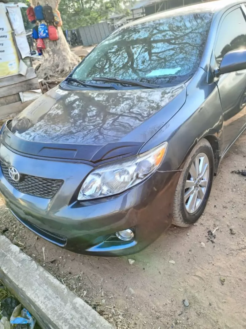 Toyota Corolla   - 2010