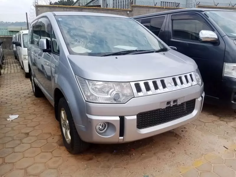 Mitsubishi Delica    - 2012